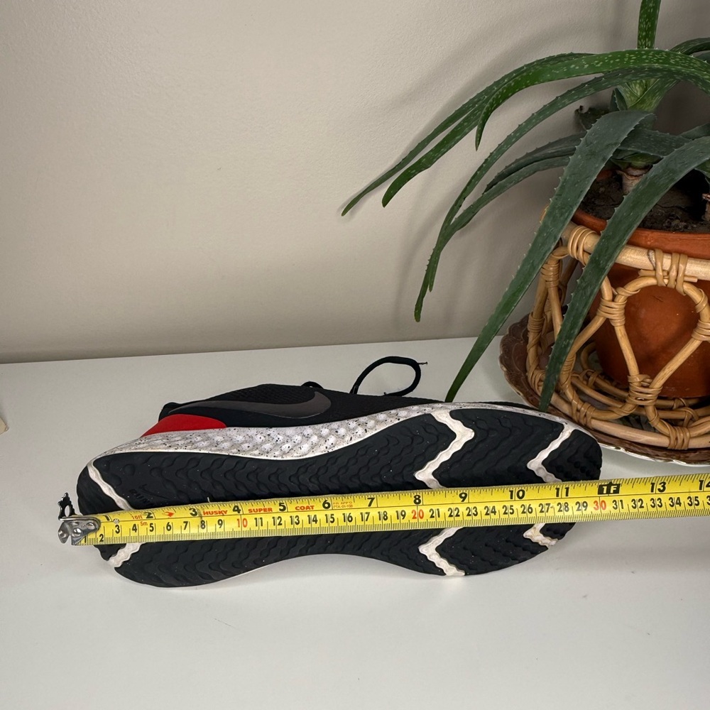 Nike Revolution 5 Running Shoes Men’s Size 12 Black Red Speckled Sole BQ3204-003 - Picture 12 of 12